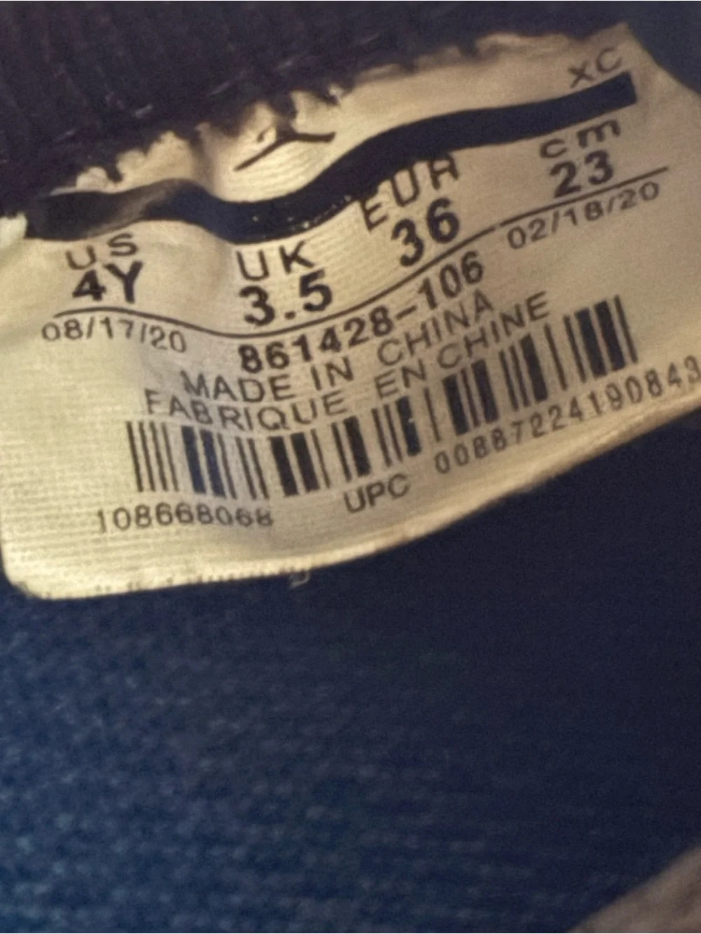 NIKE AIR JORDAN 1 YOUTH SNEAKERS.
